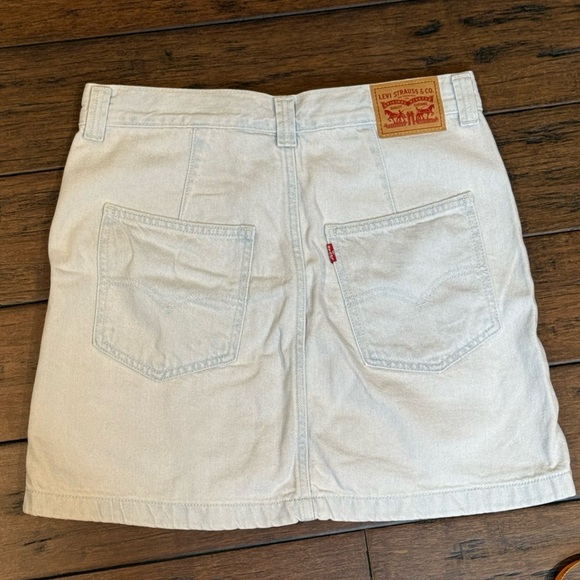 Levis high waisted Denim Skirt size 28 - Picture 2 of 8